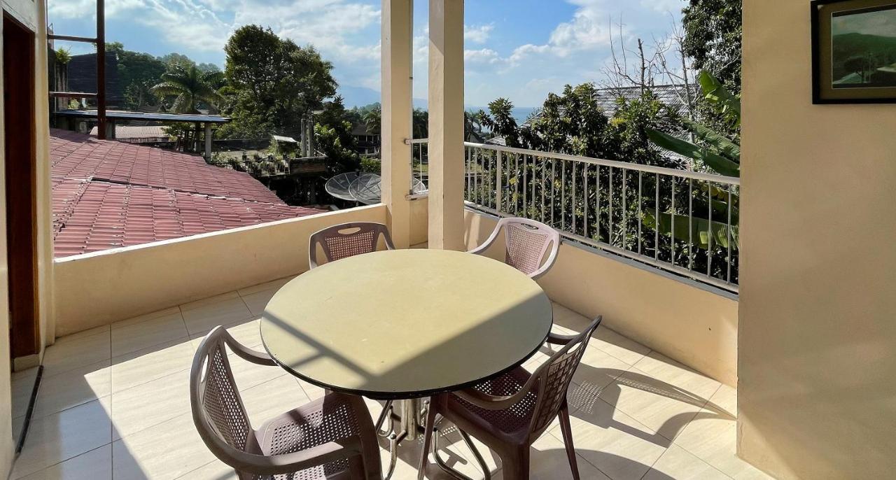 Valencia Homestay Redpartner Parapat Eksteriør bilde