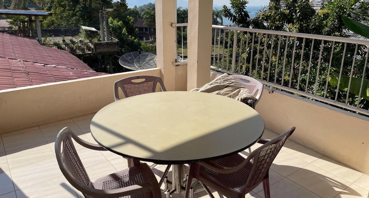 Valencia Homestay Redpartner Parapat Eksteriør bilde