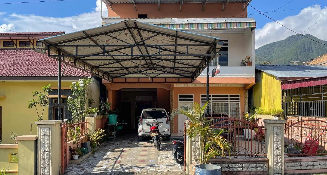 Valencia Homestay Redpartner Parapat Eksteriør bilde